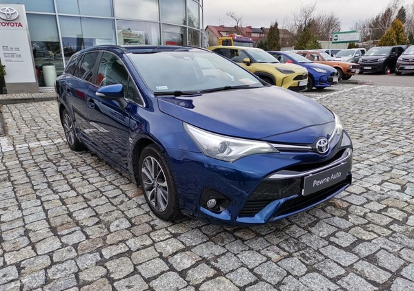 Toyota Avensis cena 62900 przebieg: 140672, rok produkcji 2017 z Jarocin małe 172